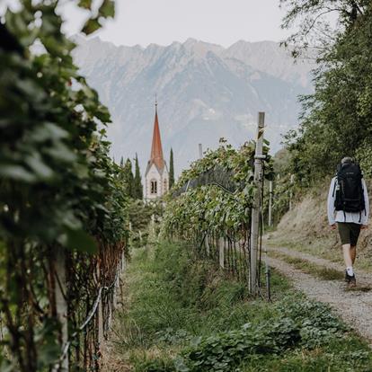 Lana verbindet. Weg und Ziel.